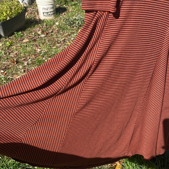 🎃Signature by Robbie Bee Striped Knit Lined Dress - Picture 3 of 8